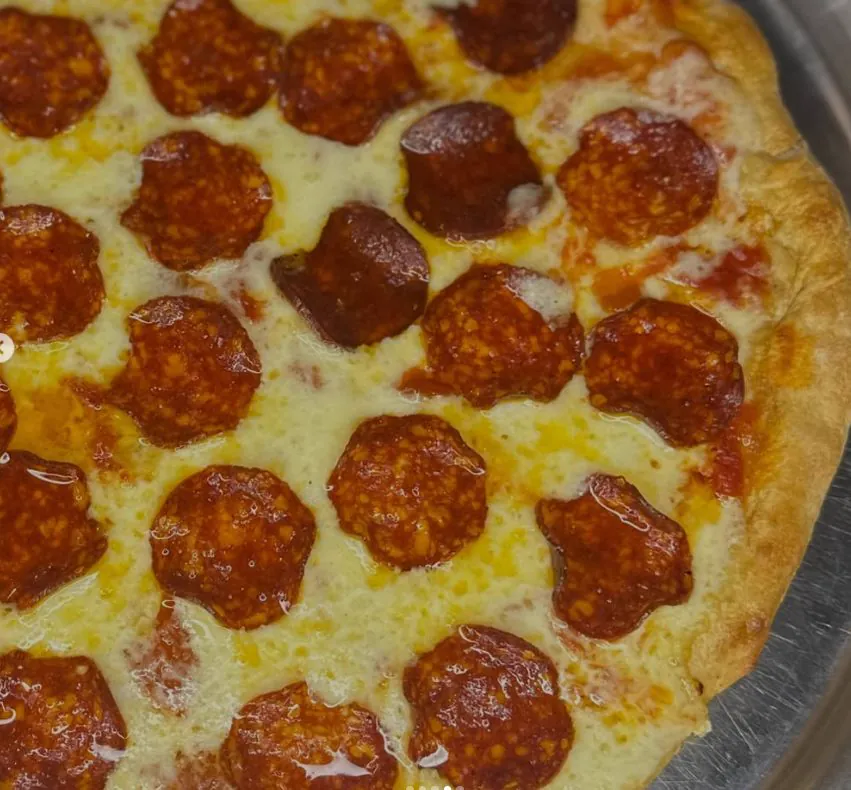 Pizza de pepperoni al molde